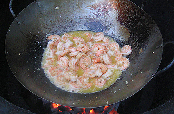 Shrimp scampi wok cook